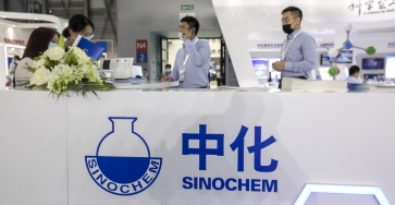 China approved a merger between the country’s top two chemical companies, paving the way for another supersize state-run enterprise that Beijing hopes will become a dominant global player. The combination, which has been in the cards for years, would minimize competition between the two companies and create the world’s largest chemicals conglomerate with around 1 trillion yuan in annual revenue, equivalent to about $153 billion.